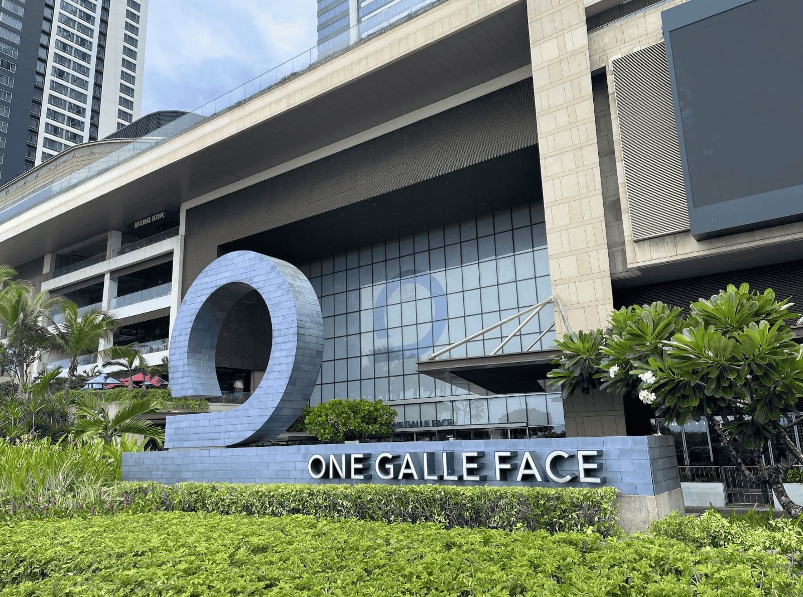 Shopping in Colombo: From International Luxury Malls to the Chaos of Pettah Bazaar