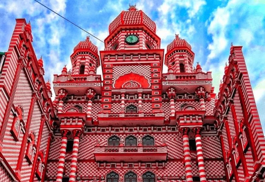 Colombo’s Heartbeat: The Chaos and Colors of Pettah Market